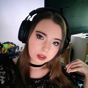 Meet your Posher, Caitlin